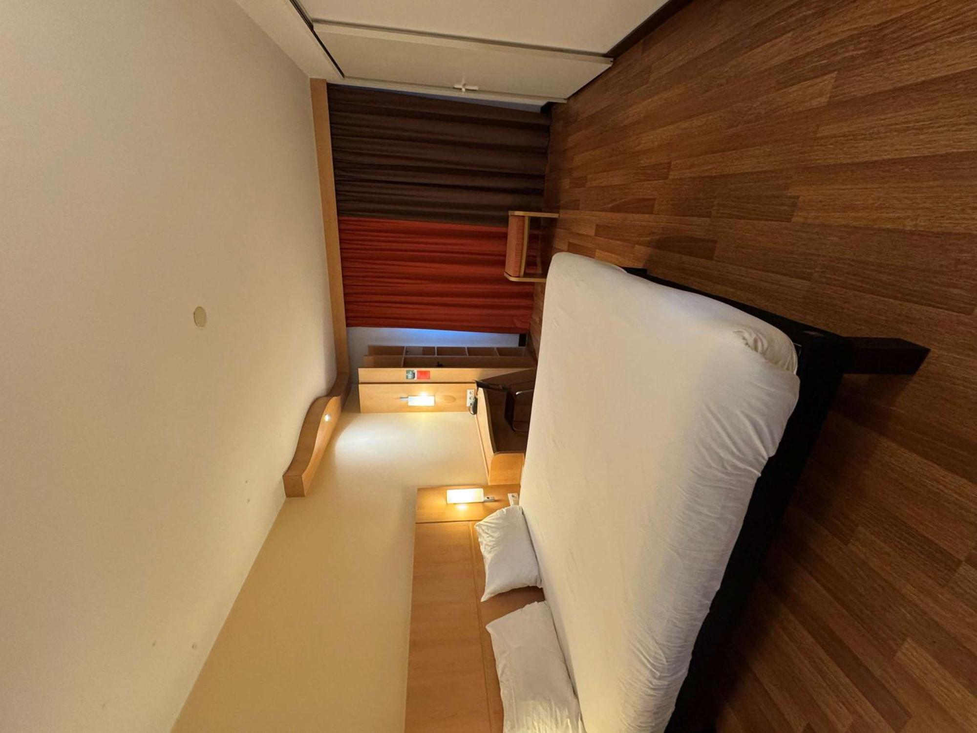 ホテル Ibis Istres Trigance エクステリア 写真