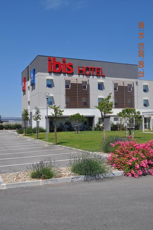 ホテル Ibis Istres Trigance エクステリア 写真